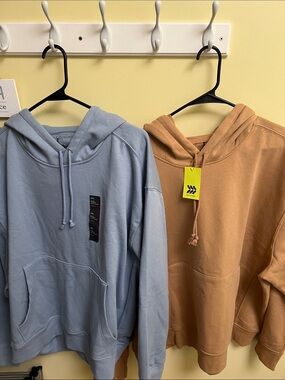 2- XXL, all in motion Pullover Hoodies in Light Blue and Camel